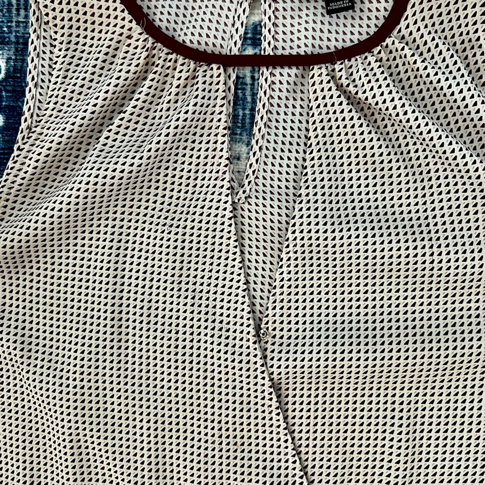 Ann Taylor Sleeveless Faux-Wrap Top - XS - Picture 3 of 5
